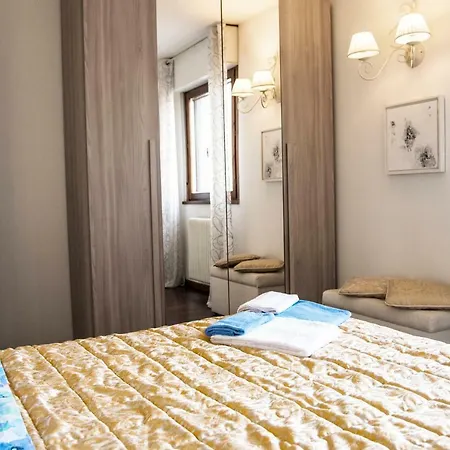 Apartment Chic Panoramic